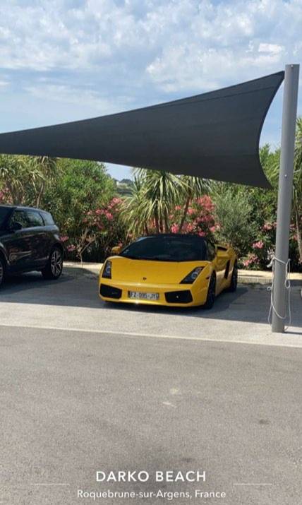 Location d une Lamborghini avec chauffeur pour un mariage ou louer une voiture de luxe dans le var qui loue des voitures de luxe avec chauffeur mariage en Lamborghini dans le var 83