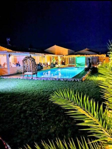 Location exterieur villa luxe et spa jacuzzi sauna piscine pour evjf ou evg anniversaire mariage dans la région de toulon var 83