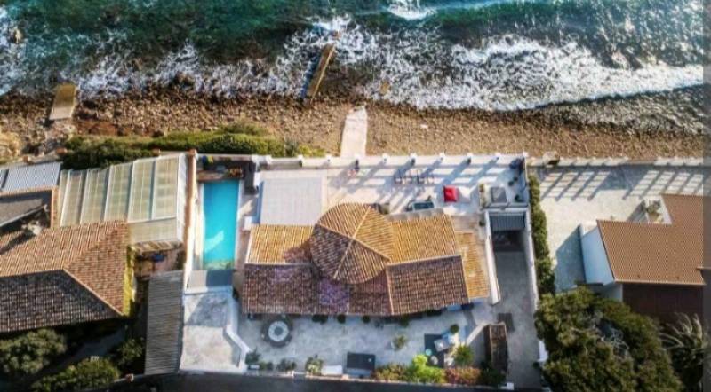 Location villa luxe pour evjf 8 couchages avec piscine les pieds dans l eau saint mandrier var 83 paca enterrement de vie de jeune fille 