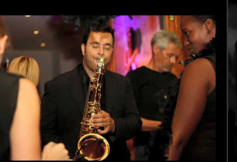 Saxophoniste aix en provence 13 bouches du rhone pour soirée comité d'entreprise, mariage , vin d'honneur, saxophoniste pour événement privée dans la région 13