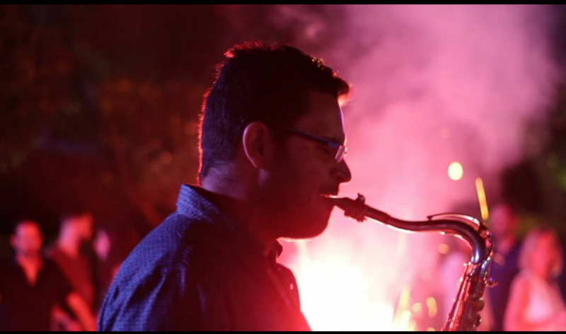 Saxophoniste pour soiree anniversaire comite d entreprise Paca 83 weding planner animation mariage limousine 