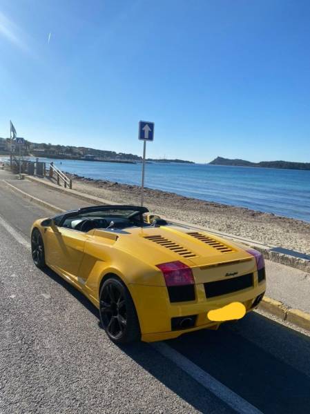 Véhicule de luxe pour un anniversaire ou mariage evg evjf location d une Lamborghini gallardo spyder avec chauffeur a saint Tropez 83 var paca qui loue une Lamborghini tarif et devis 