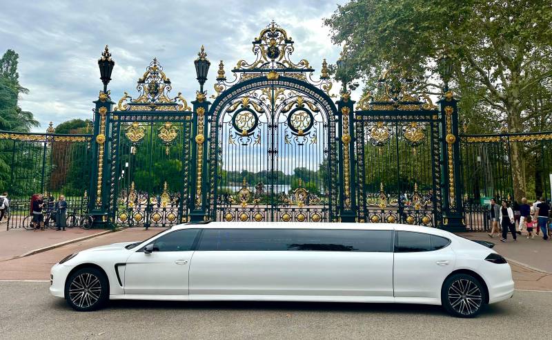 Location de voiture de luxe avec chauffeur porsche panamera limousine pour mariage anniversaire var 83 paca toulon ou louer un véhicule de prestige tarif et devis 
