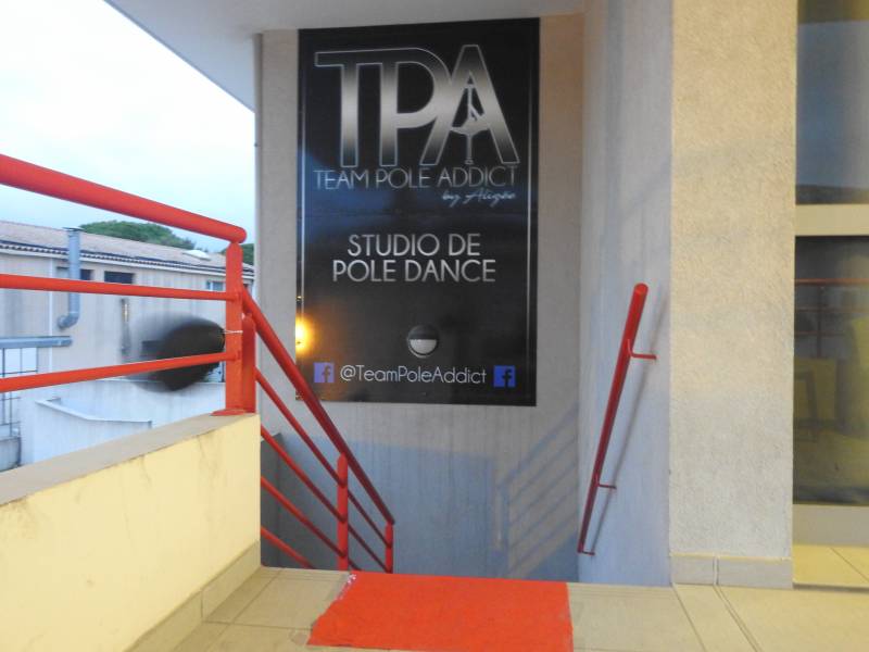 qui donne des cours de pole dance dans le var, ou prendre des cours de pole dance a six fours les plages ou trouver des cours de pole dance pour enfants a toulon, qui donne des cours pour adultes en pole dance, studio de dance pour pole dance, école de po
